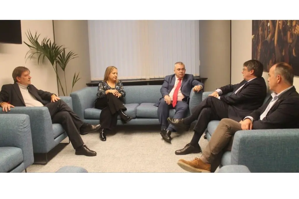 Imagen de archivo entre la reuni&oacute;n de Reuni&oacute;n entre Santos Cerd&aacute;n y Carles Puigdemont. EP / Archivo