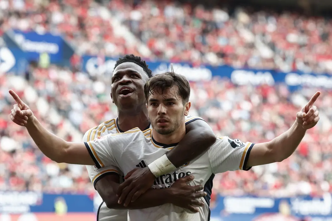 El centrocampista del Real Madrid Brahim D&iacute;az celebra el tercer gol de su equipo durante el partido de la LaLiga EA Sports entre Osasuna y Real Madrid este s&aacute;bado en el estadio de El Sadar en Pamplona. / Jes&uacute;s Diges