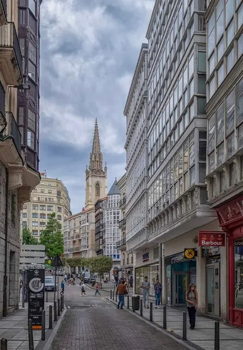 Centro de Santander, con iglesia San Jos&eacute; al fondo. EP / Archivo