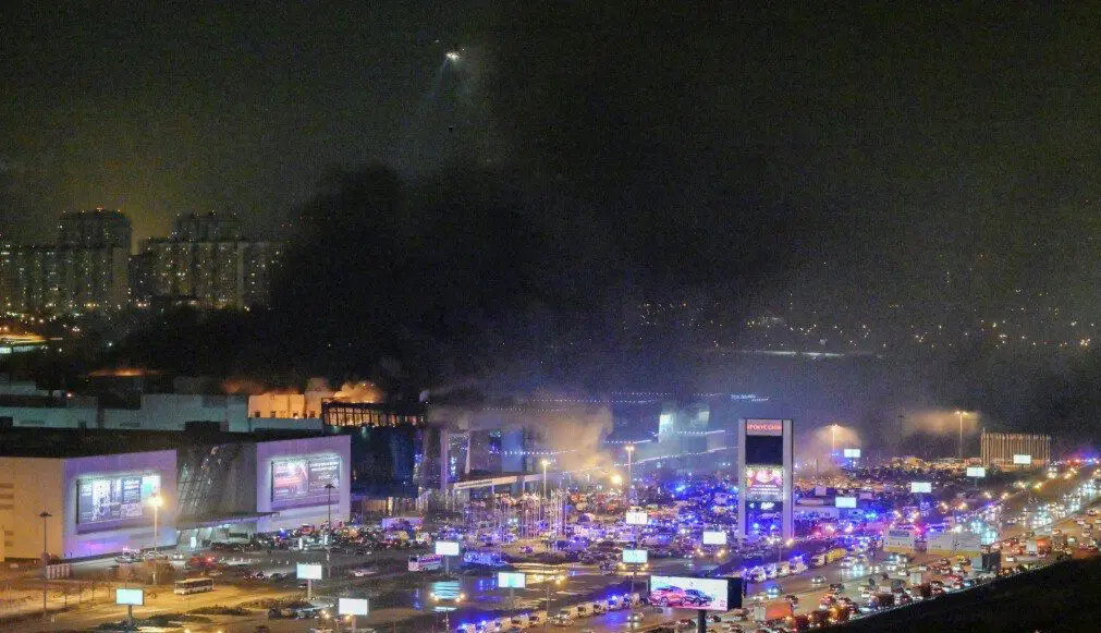 El humo del incendio se eleva por encima de la sala de conciertos Crocus City Hall en llamas tras un tiroteo en el noroeste de Mosc&uacute;, Rusia, el 22 de marzo de 2024. Al menos 40 personas murieron y m&aacute;s de 100 resultaron heridas tras un tiroteo en la sala de conciertos Crocus City Hall el viernes, seg&uacute;n datos preliminares del Servicio Federal de Seguridad de Rusia.,Image: 858872828, Licencia: Derechos gestionados, Restricciones: , Liberaci&oacute;n de modelo: no, L&iacute;nea de cr&eacute;dito: Cao Yang / Xinhua News / ContactoPhoto Licencia editorial v&aacute;lida s&oacute;lo para Espa&ntilde;a y 3 MESES a partir de la fecha de la imagen, despu&eacute;s elim&iacute;nela de su archivo. Para uso no editorial y sin licencia, p&oacute;ngase en contacto con EUROPA PRESS. leer menos

Firma: Cao Yang / Xinhua News / ContactoPhoto - S&oacute;lo para uso en Espa&ntilde;a

Traducci&oacute;n realizada con la versi&oacute;n gratuita del traductor DeepL.com