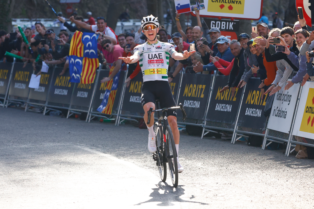 El esloveno Tadej Pogacar tras imponerse vencedor de la quinta etapa de la Volta Ciclista a Catalu&ntilde;a disputada este s&aacute;bado. / Quique Garc&iacute;a