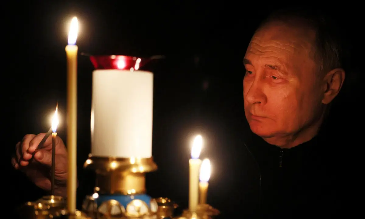 El presidente ruso dice que est&aacute; interesado en "qui&eacute;n orden&oacute;" el ataque terrorista, ya que Estados Unidos y Francia dicen que la rama del Estado Isl&aacute;mico fue la responsable.