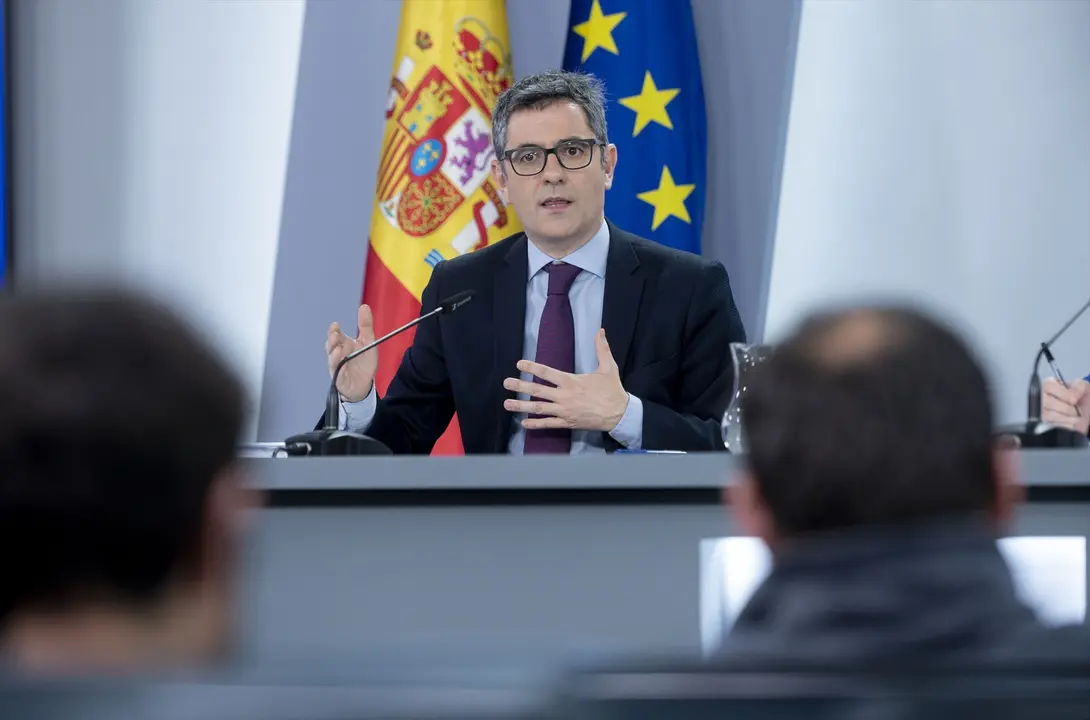 El ministro de la Presidencia, Justicia y Relaciones con las Cortes, F&eacute;lix Bola&ntilde;os, durante una rueda de prensa posterior a la reuni&oacute;n del Consejo de Ministros. EP / Alberto Ortega
