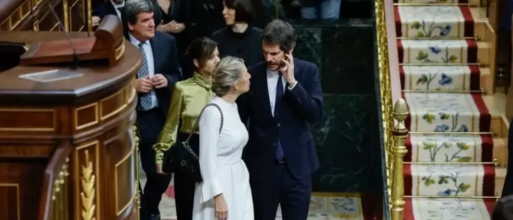 Yolanda D&iacute;az y Ernest Urtasun en el Congreso. / EFE