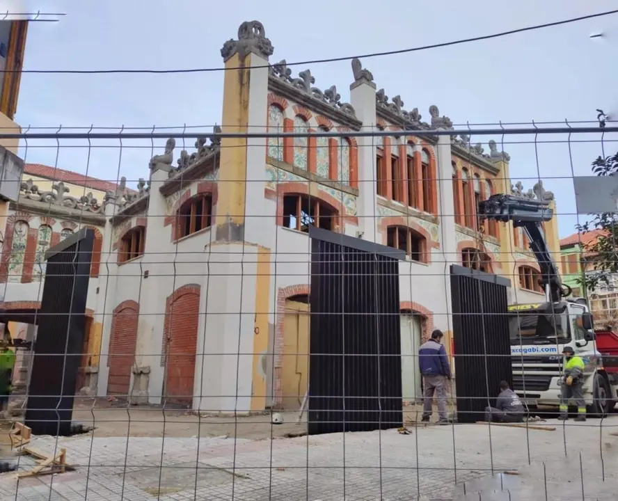 Obras en el Mercado de Abastos de Laredo. / Alerta
