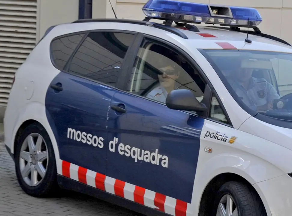 Imagen de archivo de  un veh&iacute;culo de los Mossos. / Robin Towsend