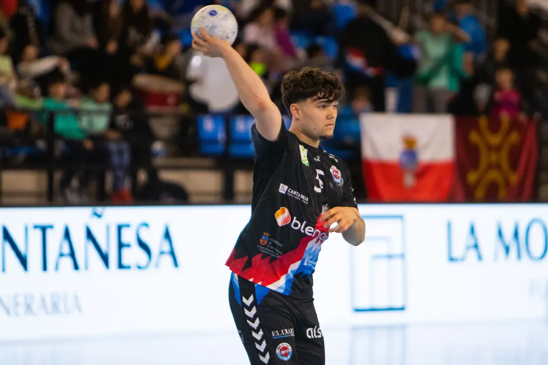 El Sinfin se lo juega todo ante su afici&oacute;n. / &Aacute;ngela Rojo