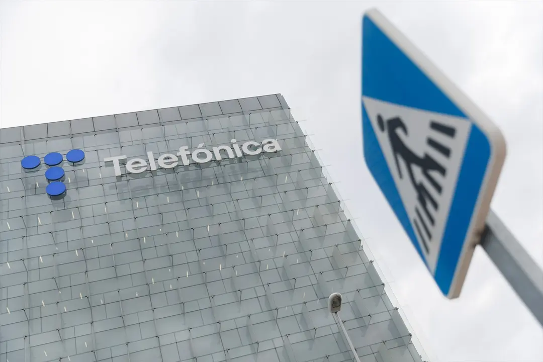 Exterior de la sede de Telef&oacute;nica en Madrid. / Eduardo Parra / Archivo