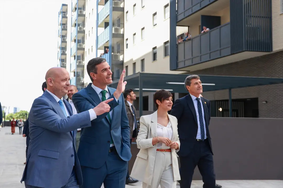 El presidente del Gobierno, Pedro S&aacute;nchez, visita la promoci&oacute;n de viviendas sociales Intercivitas II. Roc&iacute;o Ruz