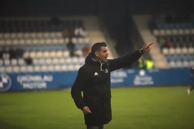 El entrenador de la Gimn&aacute;stica, Fran Mart&iacute;n, durante un partido. / N&eacute;stor Revuelta