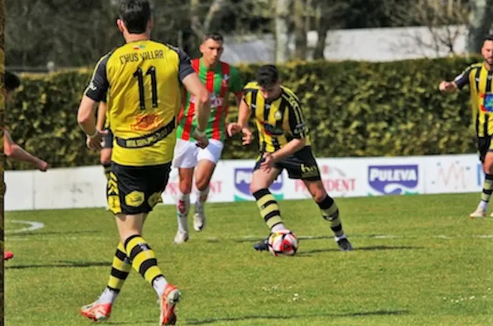 El Cay&oacute;n rescate un gol que sabe a poco en su lucha por la permanencia. / cay&oacute;n