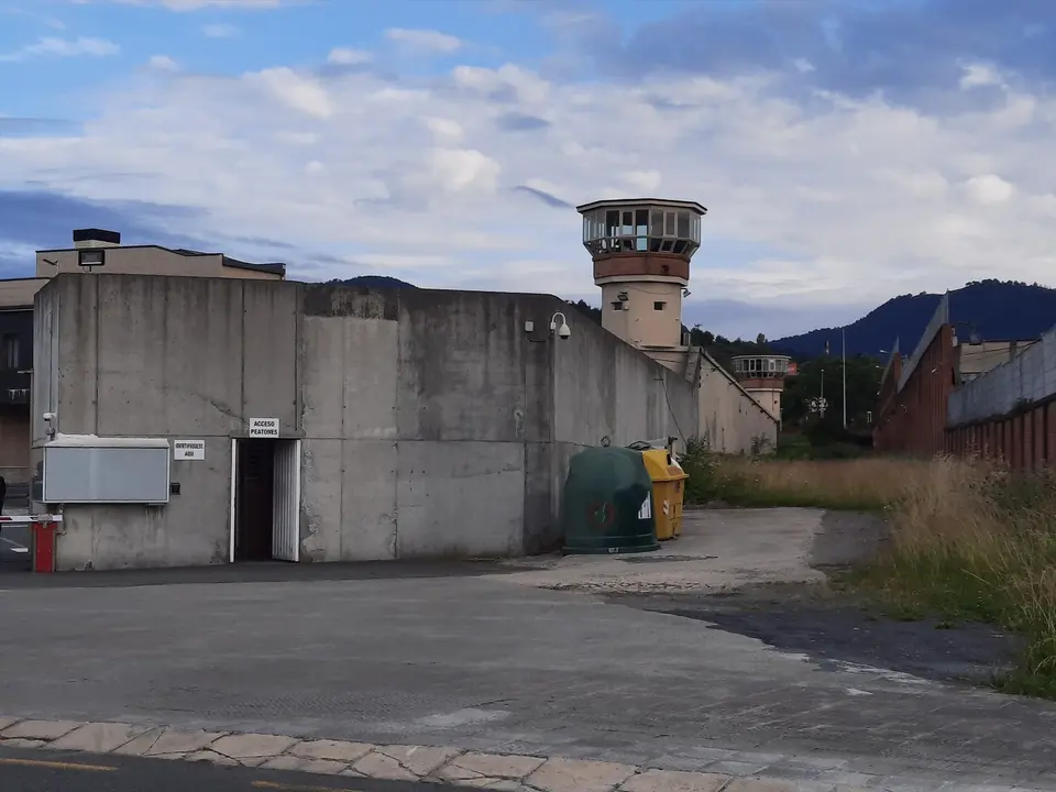 Fachada del exterior de la prisi&oacute;n de Basauri (Bizkaia). EP