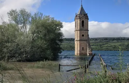 La 'Catedral de los Peces', un espectacular rinc&oacute;n entre Burgos y Cantabria. / Adobe Stock