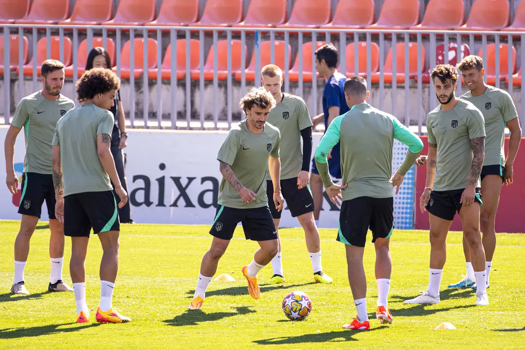Griezmann, en el entrenamiento. EFE/ Daniel Gonz&aacute;lez