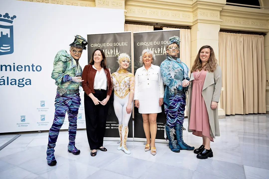 Las concejalas Mariana Pineda y Teresa Porras junto a la directora del CIrque du Soleil