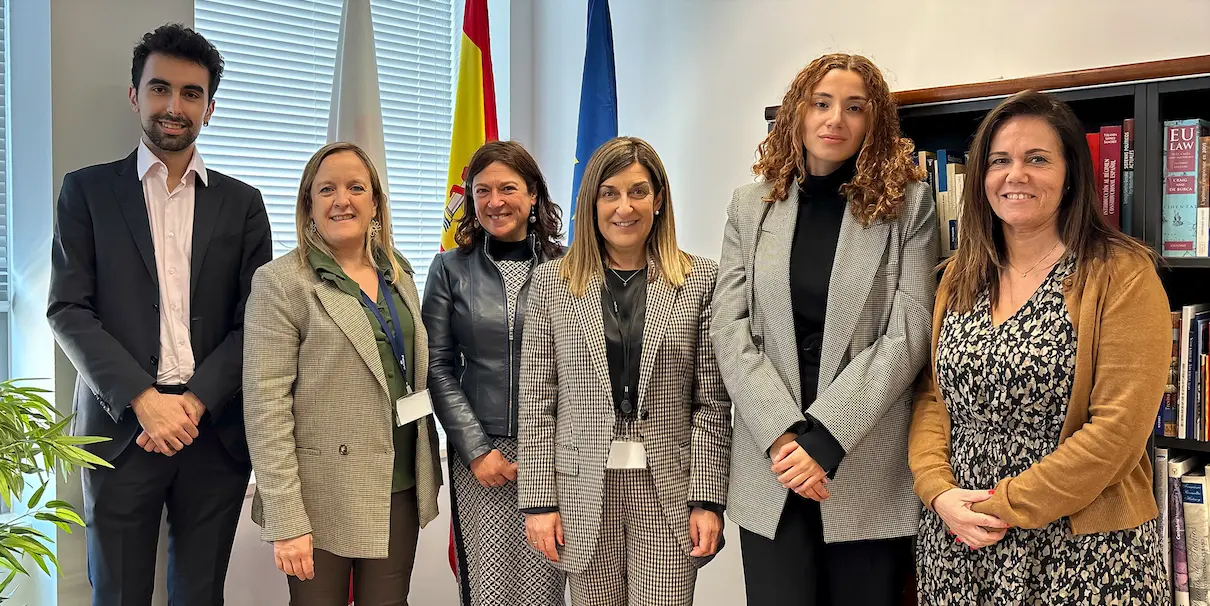 La presidenta de Cantabria, Mar&iacute;a Jos&eacute; S&aacute;enz de Buruaga y la consejera de presidencia, Isabel Urrutia, en la Oficina del Gobierno de Cantabria en Bruselas - GOBIERNO DE CANTABRIA