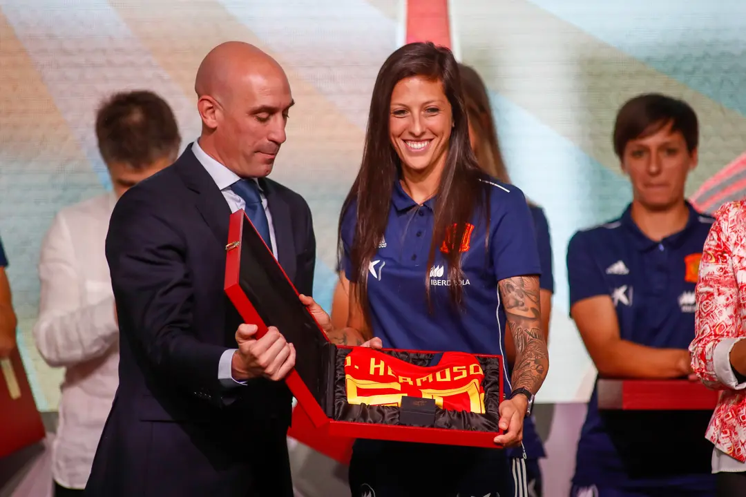 Luis Rubiales y Jenni Hermoso en un acto p&uacute;blico con la Selecci&oacute;n. / Oscar J. Barroso