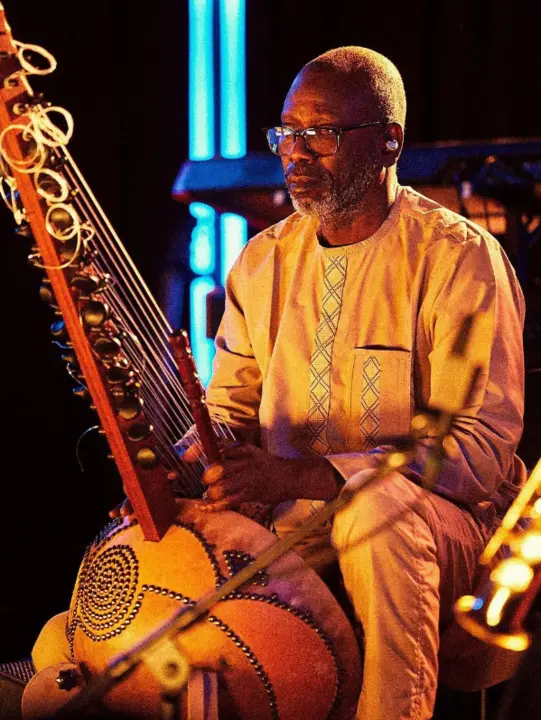 Fotograf&iacute;a del m&uacute;sicoBallak&eacute; Sissoko 'virtuoso de la kora'.