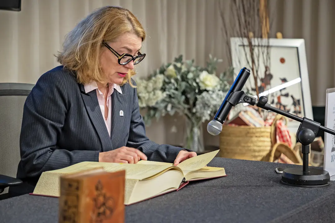 La Consejera de Cultura, Eva Guillermina Fern&aacute;ndez en la lectura de 'Don Quijote' por el D&iacute;a del Libro