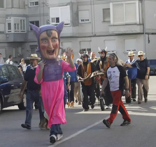 Vecinos del barrio celebrando las fiestas en una edici&oacute;n pasada. / Alerta