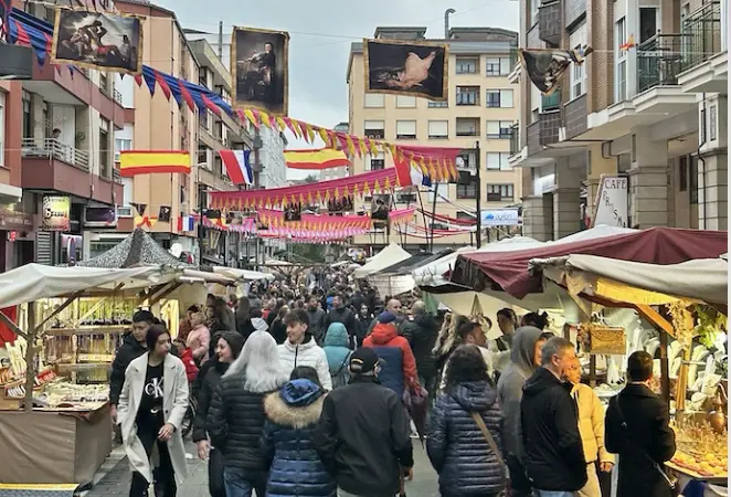 Las calles de la localidad viven este fin de semana la Fiesta Homenaje a Pedro Velarde. / alerta