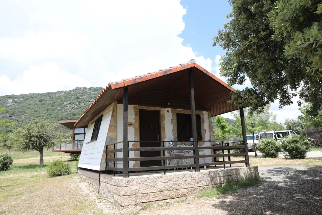 Bungalows de un camping, destino que cada vez eligen m&aacute;s los turistas. / Marta Fern&aacute;ndez