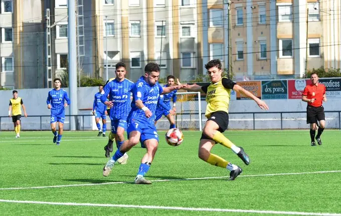 Partido disputado entre Laredo y Bezana. / Laredo