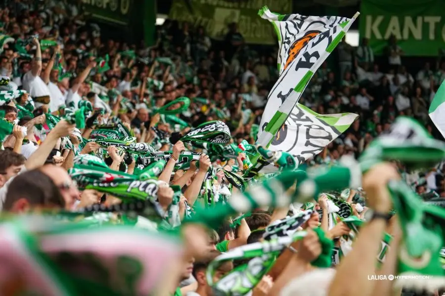 Aficionados del Racing durante el partido. / Liga Hypermotion