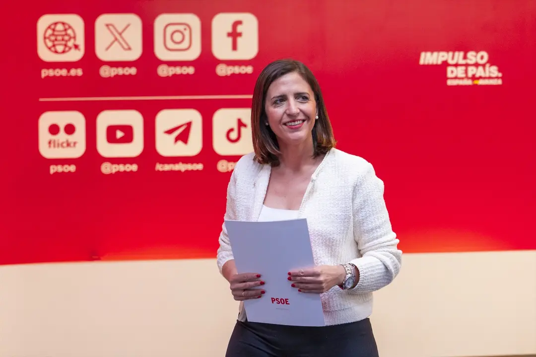 La portavoz del PSOE, Esther Pe&ntilde;a, en una rueda de prensa desde la sede del partido en la calle Ferraz. Eva Ercolanese