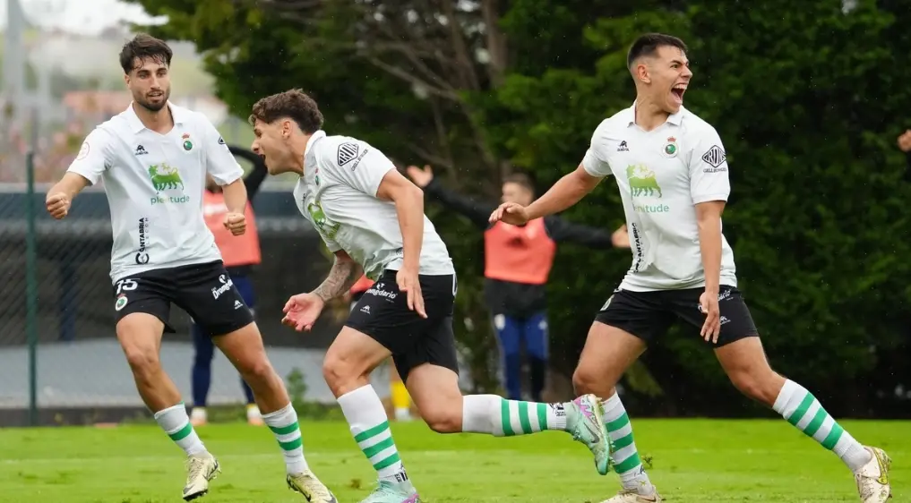 El filial racinguista celebra un gol. / RRC