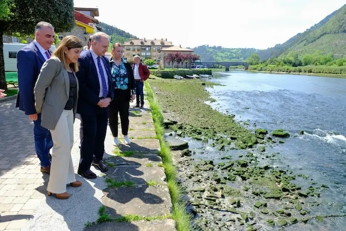 11:30 horas. Ayuntamiento de Limpias. La presidenta de Cantabria, Mar&iacute;a Jos&eacute; S&aacute;enz de Buruaga, se re&uacute;ne con los ayuntamientos afectados y con la Plataforma en Defensa del Saneamiento del R&iacute;o As&oacute;n y las Marismas de Santo&ntilde;a, Victoria y Joyel. 8 de mayo de 2024 &copy; Ra&uacute;l Lucio