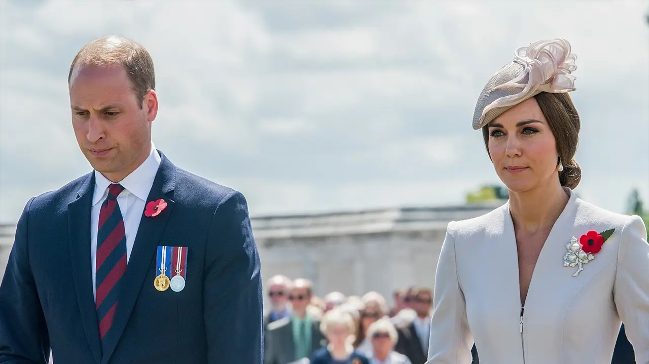 El pr&iacute;ncipe Guillermo y su esposa Kate Middleton, en una foto de archivo. EP