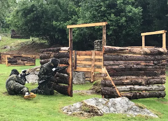 Una partida en un campo de la regi&oacute;n. / Paintball Cantabria