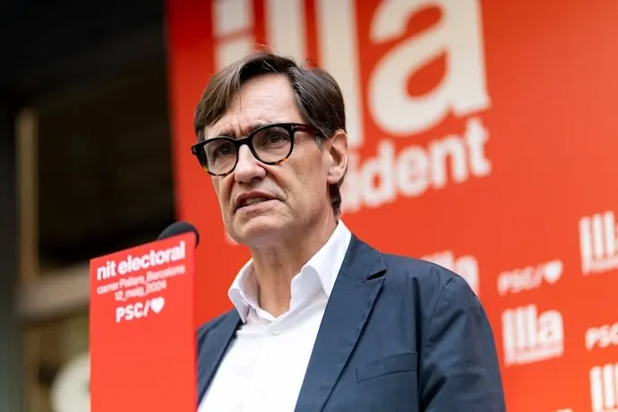 El l&iacute;der del PSC y candidato del partido a la Presidencia de la Generalitat, Salvador Illa, ofrece una rueda de prensa a su llegada al seguimiento de la jornada electoral de elecciones auton&oacute;micas de Catalu&ntilde;a, en la sede del PSC, a 12 de mayo de 2024, en Barcelona, Catalunya (Espa&ntilde;a). Casi seis millones de catalanes han sido llamados a las urnas hoy, 12 de mayo, para elegir a su nuevo presidente auton&oacute;mico para los pr&oacute;ximos cuatro a&ntilde;os. Hay 135 esca&ntilde;os en juego, en la que ser&aacute; la XIV legislatura de Catalu&ntilde;a, por lo que los candidatos de los diferentes partidos deben alcanzar una mayor&iacute;a absoluta de 68 esca&ntilde;os para hacerse con la Presidencia.
12 MAYO 2024;BARCELONA;CATALUNYA;ELECCIONES;12M 2024;SEGUIMIENTO RESULTADO ELECTORAL PSC
Lorena Sop&ecirc;na / Europa Press
12/5/2024