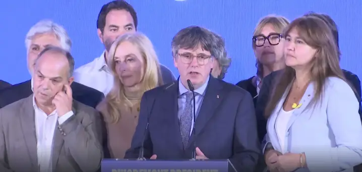 El candidato de Junts+ a las elecciones al Parlament, Carles Puigdemont, ha llamado a ERC a rehacer puentes, porque est&aacute;n en condiciones de construir "un Govern s&oacute;lido.