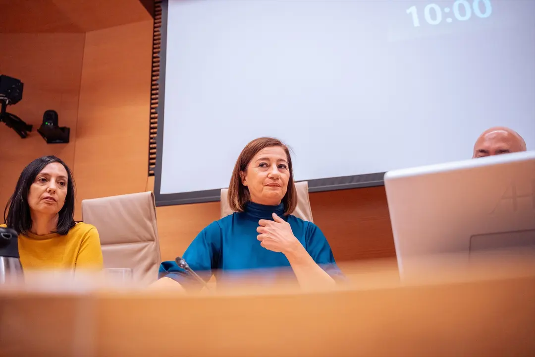 La presidenta del Congreso de los Diputados, Francina Armengol (c), comparece durante la Comisi&oacute;n sobre mascarillas en el Congreso de los Diputados. Gabriel Luengas