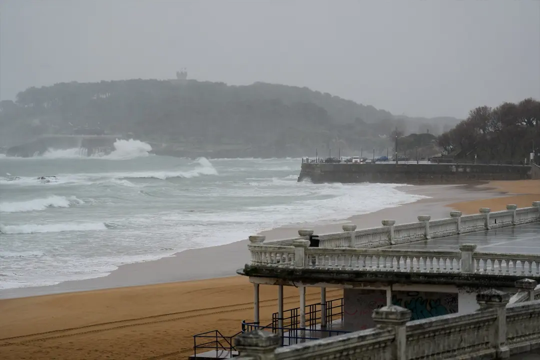 Vista del oleaje en Santander. / Archivo