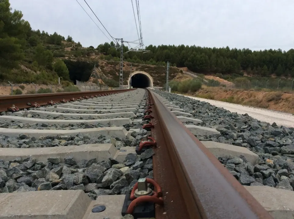 Vista de las v&iacute;as del tren. EP / Archivo