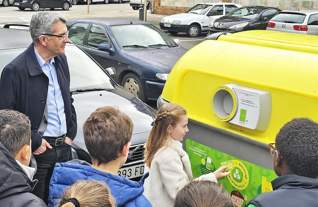 Fotograf&iacute;a de varios ni&ntilde;os en el Concurso Escolar de Reciclaje. / alerta