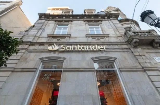 Fachada del Work Caf&eacute; de Banco Santander. EP