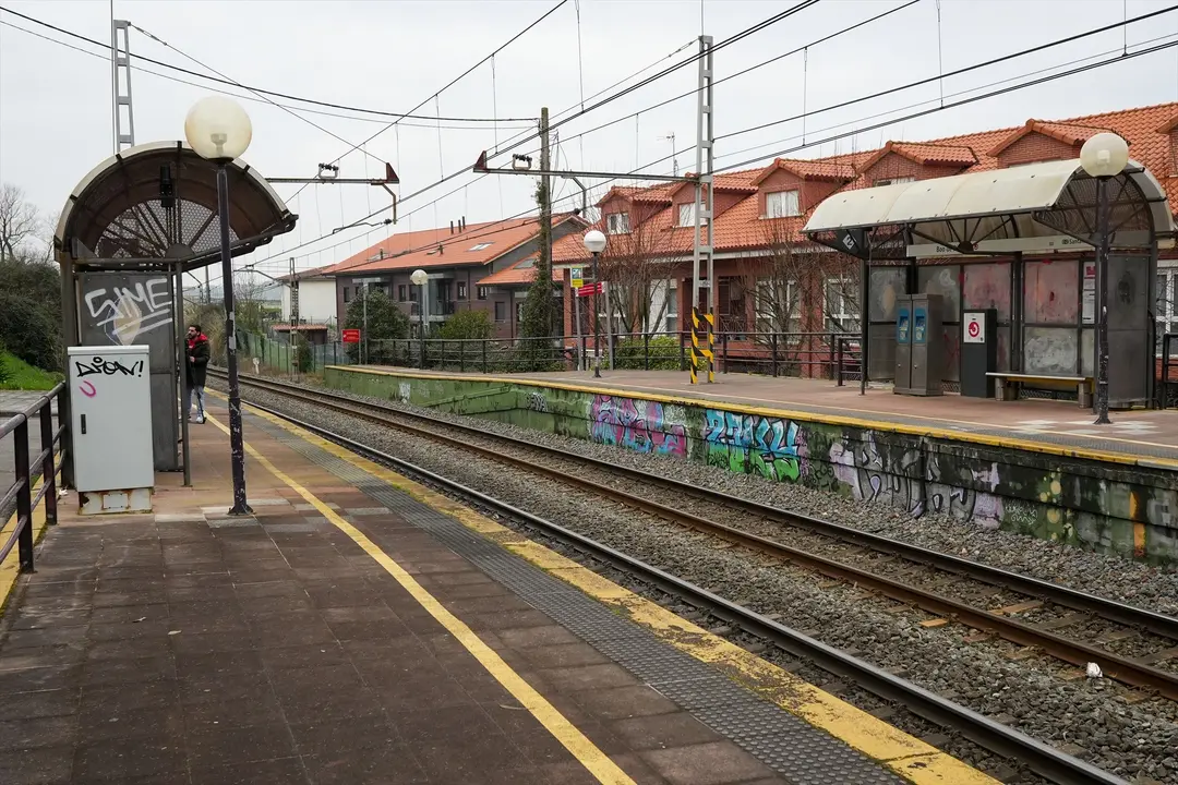 La estaci&oacute;n de tren de Boo de Pi&eacute;lagos, donde ocurrieron los hechos. Nacho Cubero / Archivo