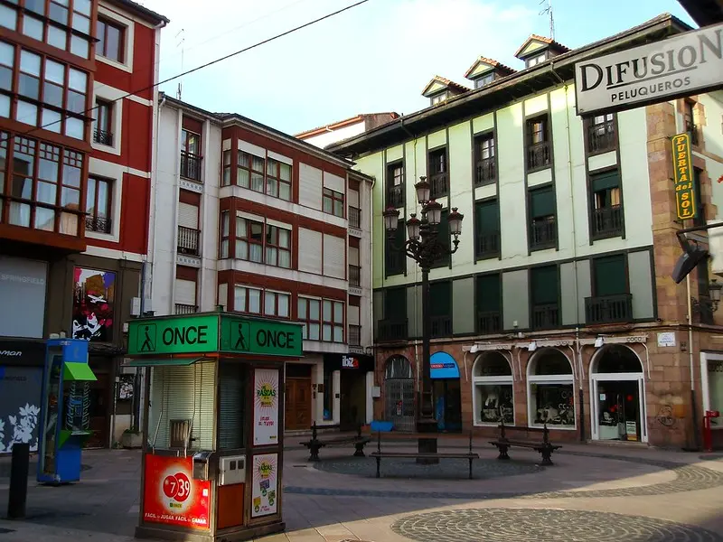 Fotograf&iacute;a de archivo de la Plaza del Sol en Torrelavega. / Alerta