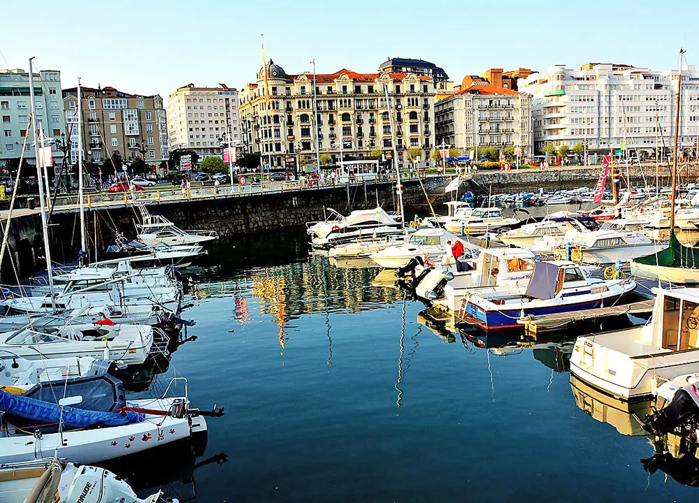 Vista del puerto de Santander en una fotograf&iacute;a de archivo. / Alerta