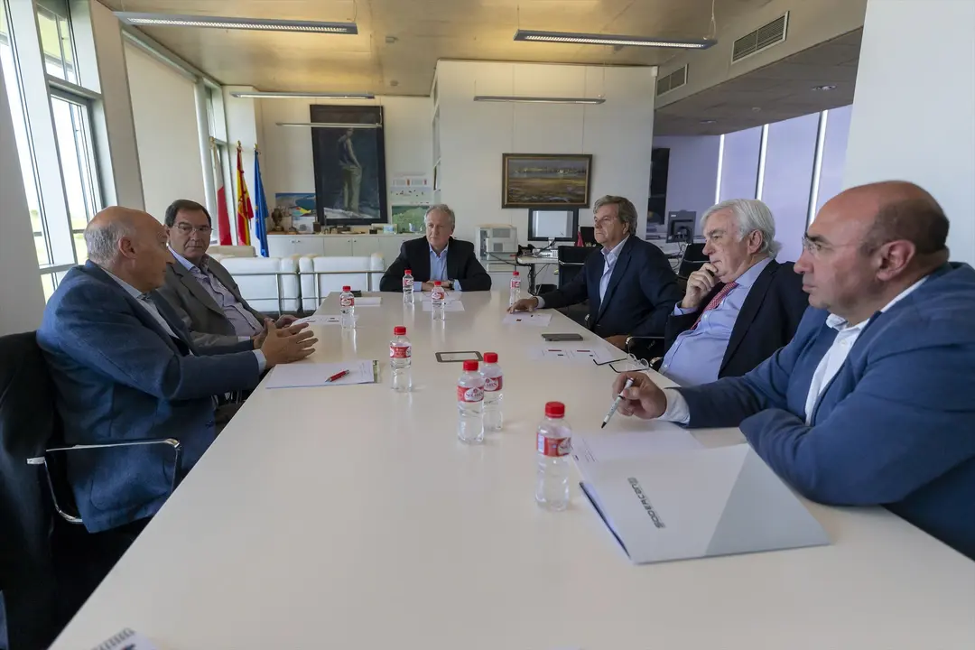 El consejero de Industria, Eduardo Arasti, se re&uacute;ne con el Comit&eacute; de Expertos de Sodercan. Alerta
