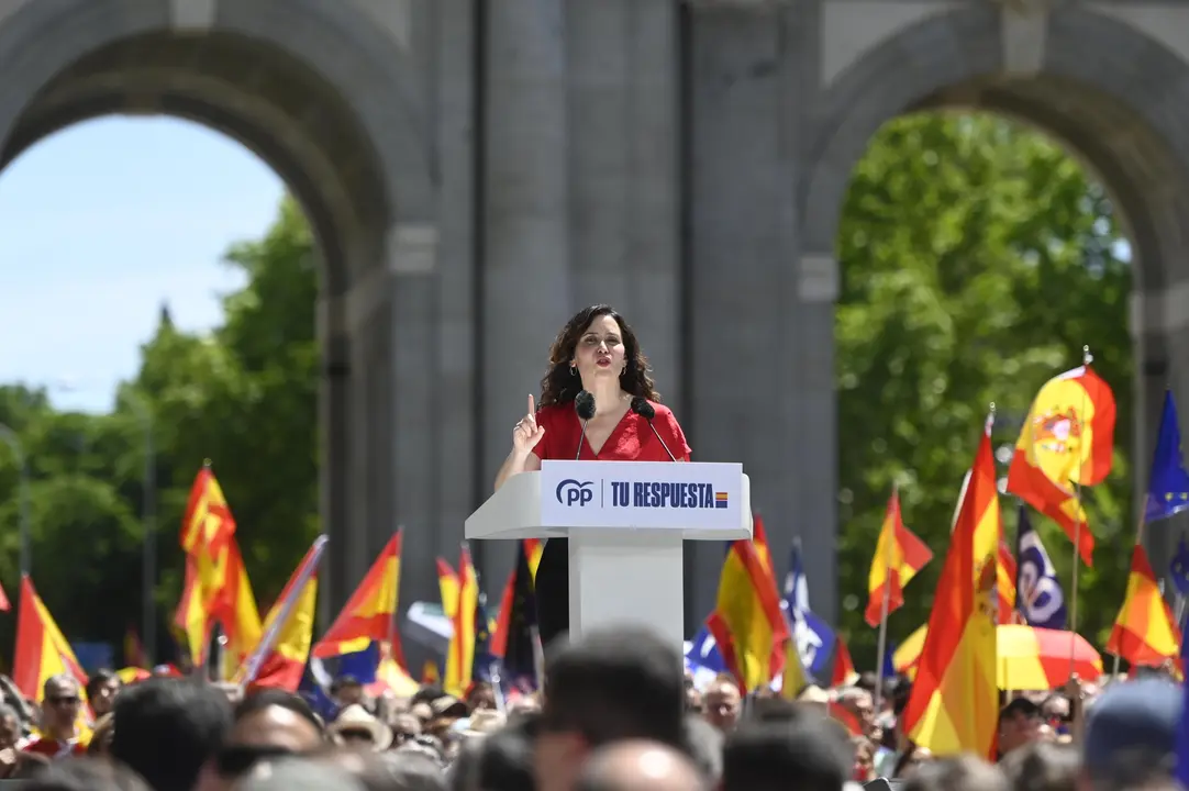 La presidenta de la Comunidad de Madrid, Isabel D&iacute;az Ayuso, interviene durante una manifestaci&oacute;n del PP. / Alberto Ortega