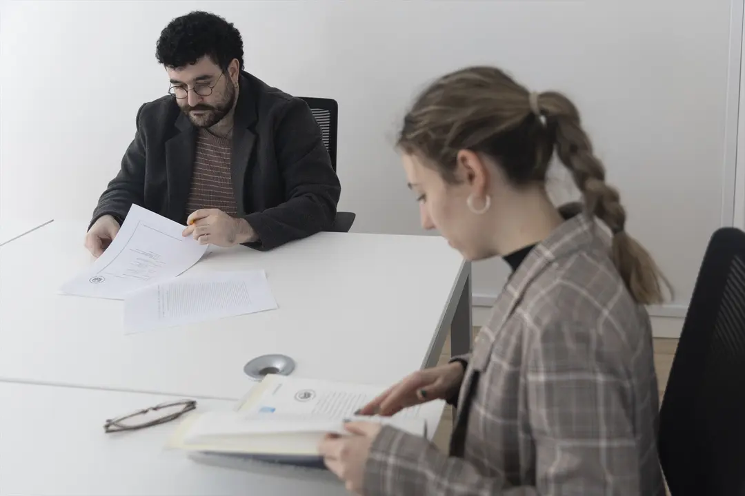 Simulaci&oacute;n de firma de una hipoteca. Eduardo Parra / Archivo