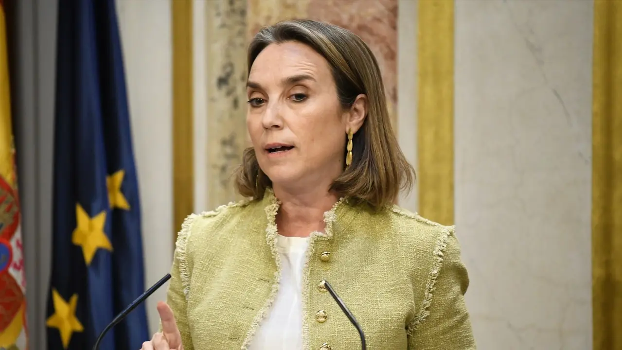 La secretaria general del PP, Cuca Gamarra, ofrece una rueda de prensa durante una sesi&oacute;n plenaria. Fernando S&aacute;nchez