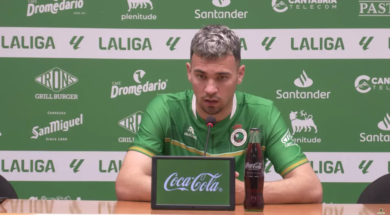 Arana durante la rueda de prensa de hoy. / RRC