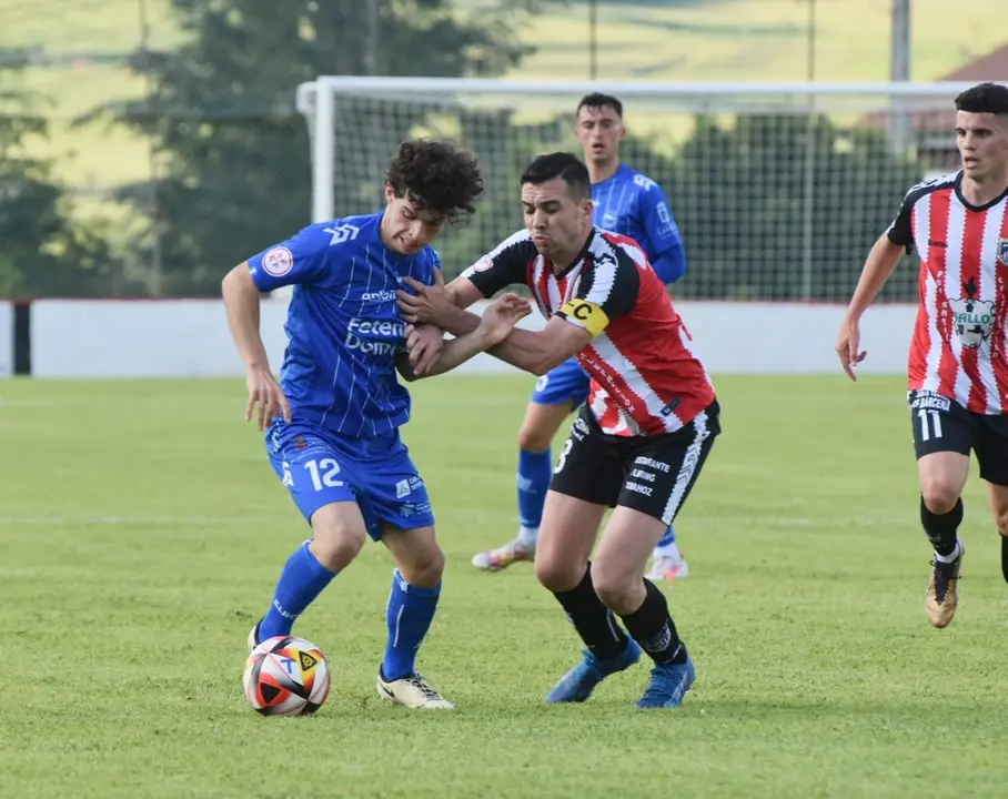 Partido entre Laredo y Torina. / CD Laredo