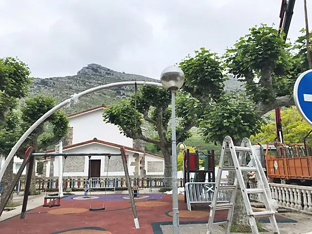 Parque infantil de Ori&ntilde;&oacute;n donde se est&aacute;n llevando a cabo las obras. / Alerta